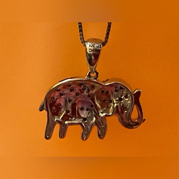 Ross- Simon’s: blue diamond elephant sterling silver pendant and necklace set. - Picture 3 of 7